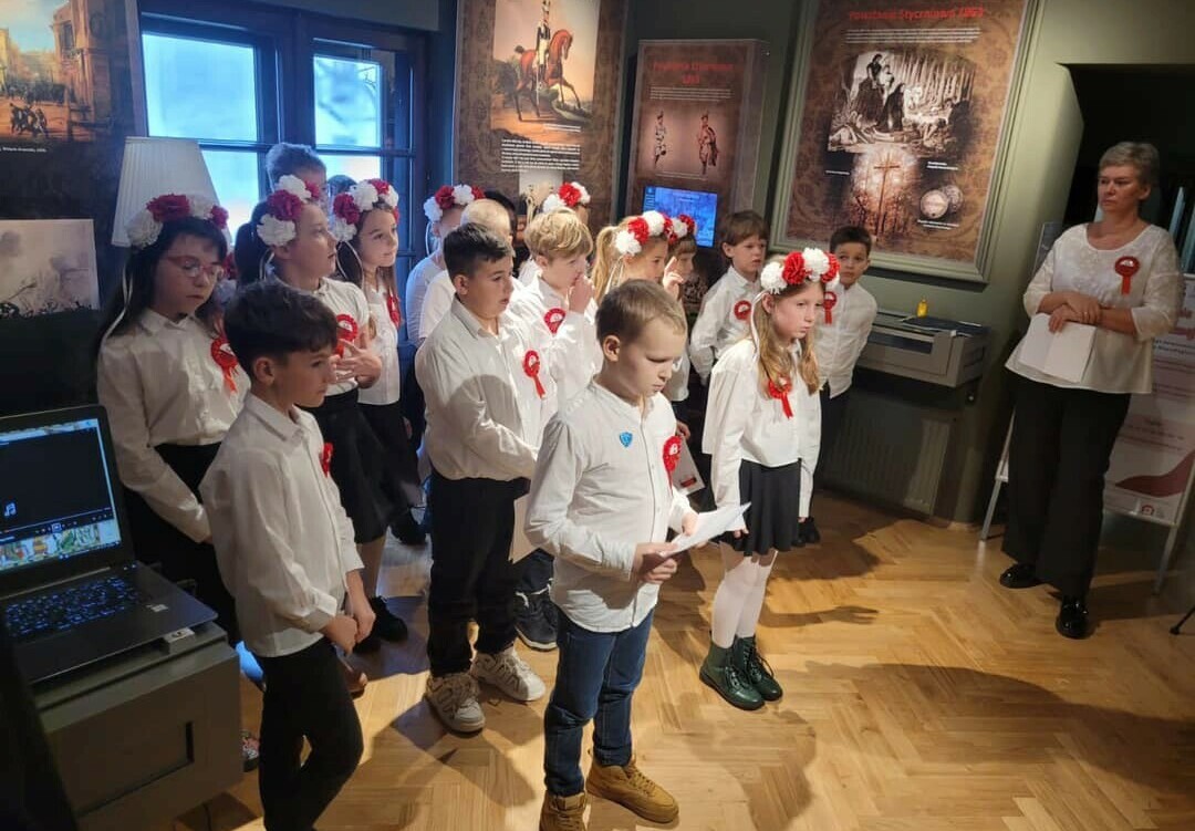 Zdjęcie do Przedstawienie patriotyczne w Muzeum Ziemi Błońskiej 