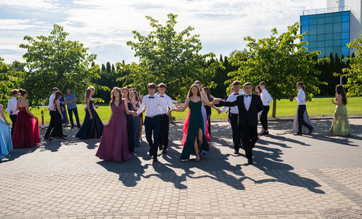 Zdjęcie do Bal &Oacute;smoklasisty